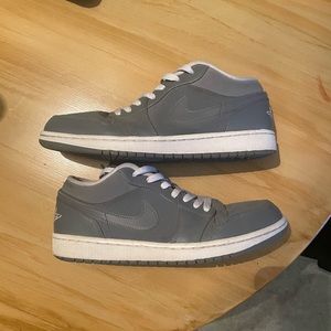 Jordan 1 low Grey